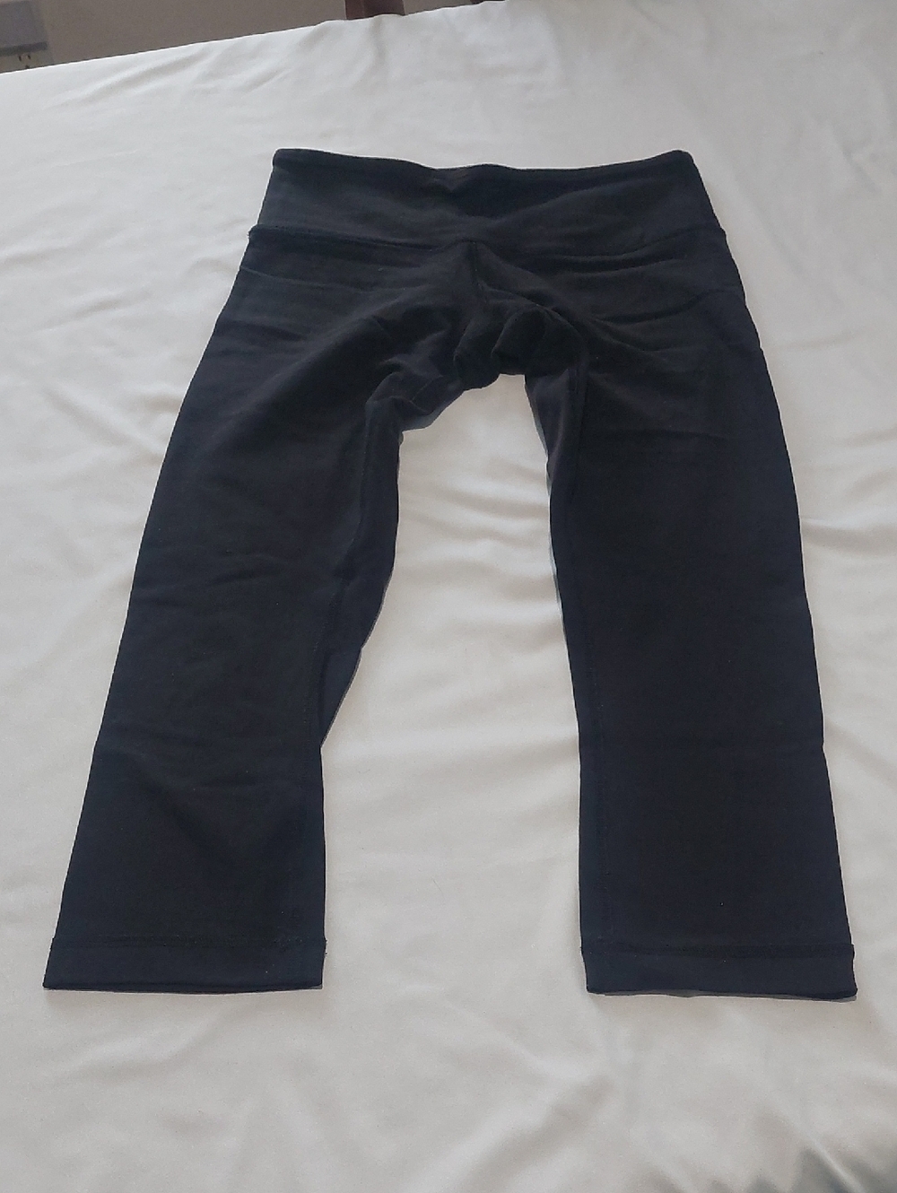 Lululemon Womens Size 4  Black & Orange Stretch Capri Pants